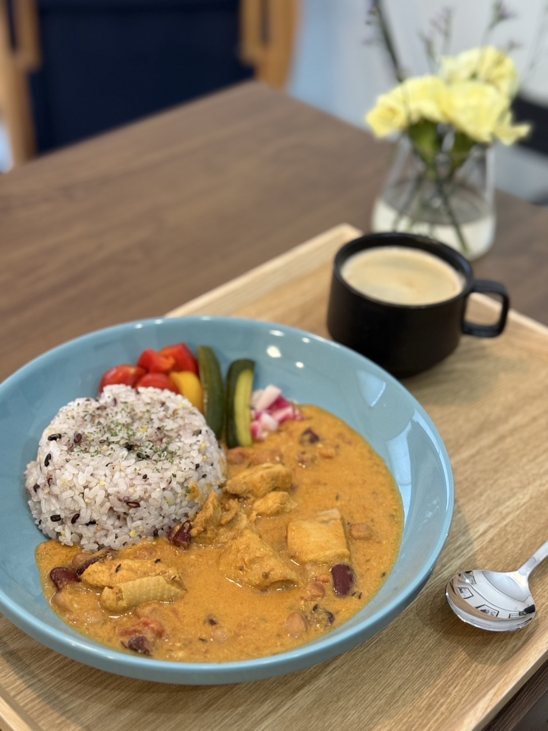 【9月度定例会】miharashi factory 特製とり肉とお豆のスパイスカレーチケット ※ドリンク・デザート付き